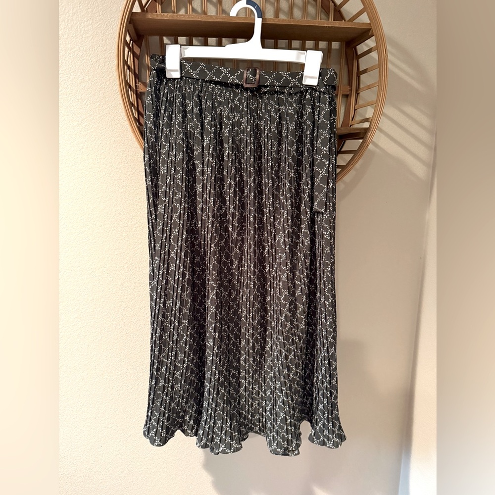 Dark green Midi Skirt with Cute matching belt